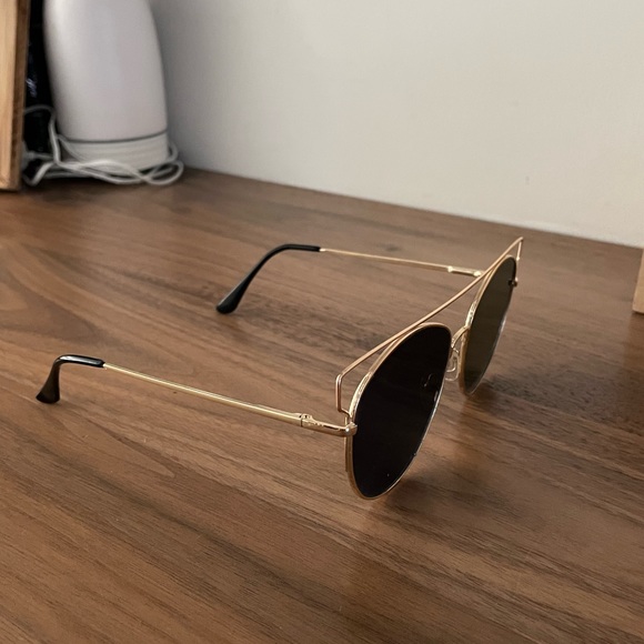 ALDO Reflective Sunglasses - Picture 2 of 3